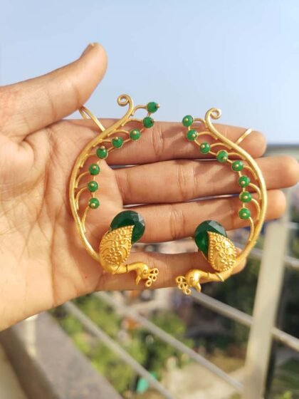 EAR CUFF GOLD POLISH-GREEN
