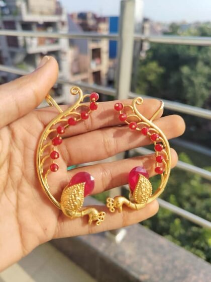 EAR CUFF GOLD POLISH-RED