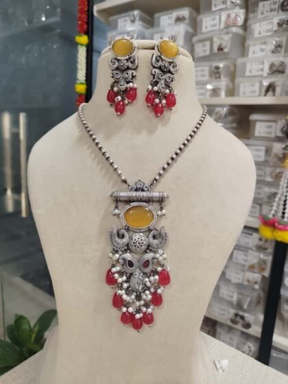 NECKLACE SET- YELLOW AND RED