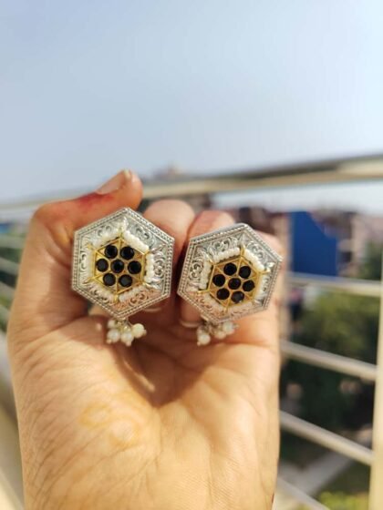 STUD STON EARRING BLACK