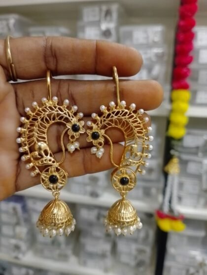 EAR CUFF GOLD POLISH-BLACK