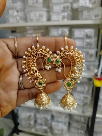 EAR CUFF GOLD POLISH-GREEN