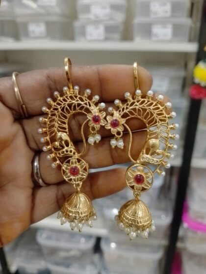 EAR CUFF GOLD POLISH-RED