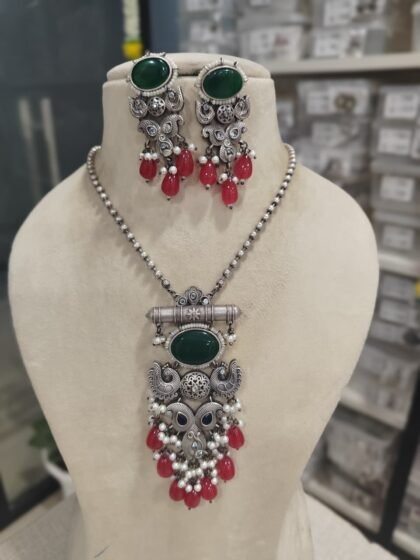 NECKLACE SET- RED AND GREEN