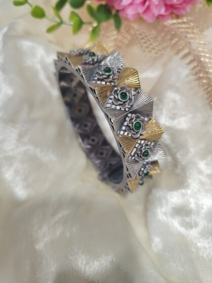SCREW KADA  DUAL TONE GREEN STONE   - SINGLE PIECE