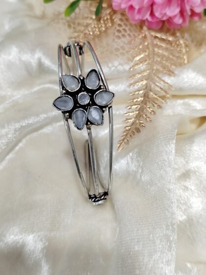ADJUSTABLE BANGLE GREY  STONE  - SINGLE PIECE