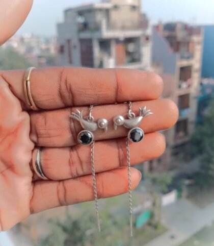 SUI DHAAGA EARRING BLACK