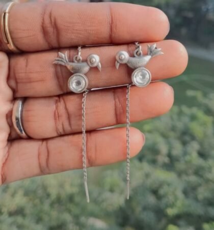 SUI DHAAGA EARRING -WHITE