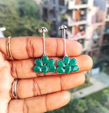 EAR PIN  STONE- GREEN