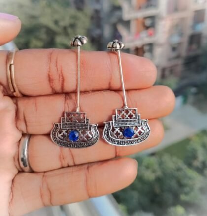 EAR PIN  STONE- BLUE