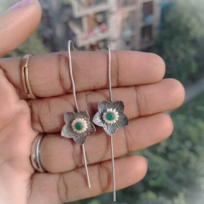 EAR PIN STONE -GREEN