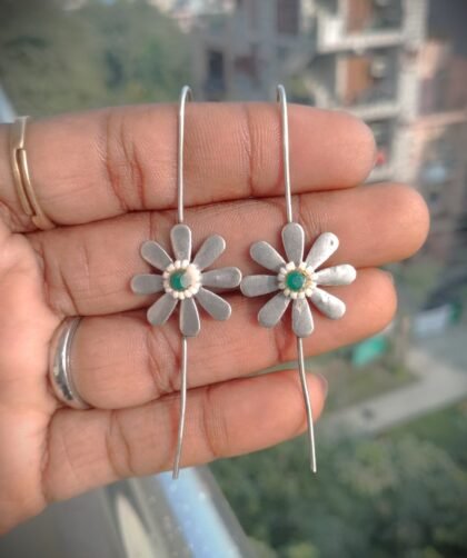 EAR PIN STONE -GREEN