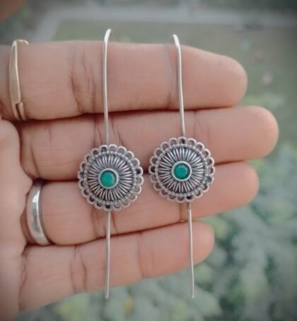 EAR PIN STONE -GREEN