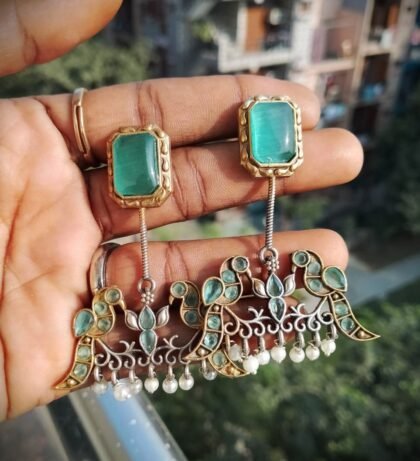 STONE EARRING-LIGHT GREEN