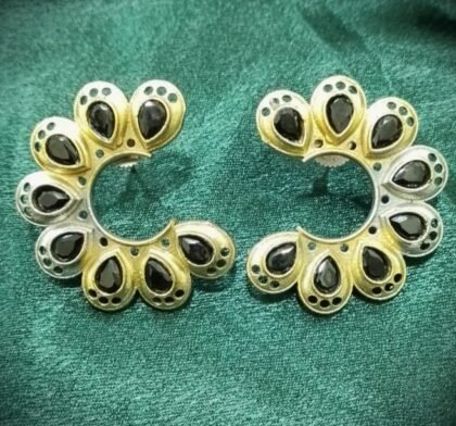 DUAI TONE STONE EARRING-BLACK