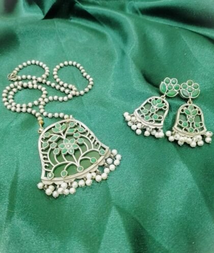 SILVER  CHAIN PENDANT SET STONE -GREEN