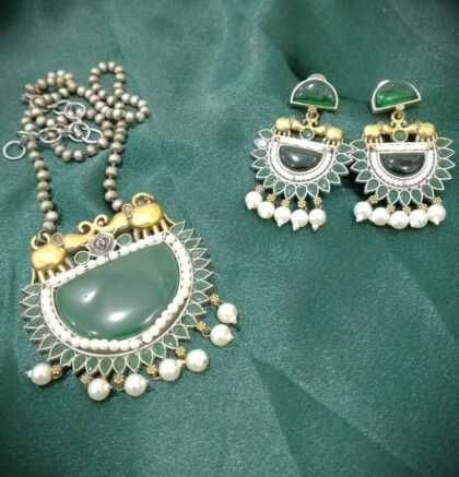 SILVER  CHAIN PENDANT SET STONE -GREEN