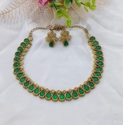 GOLDEN NECKLACE SET STONE-GREEN