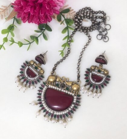 DUAL TONE CHAIN PENDANT SET STONE -RED