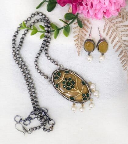 DUAL TONE CHAIN PENDANT SET STONE -YELLOW