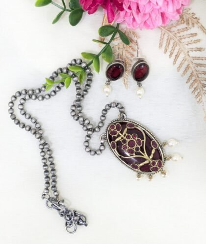 DUAL TONE CHAIN PENDANT SET STONE -RED