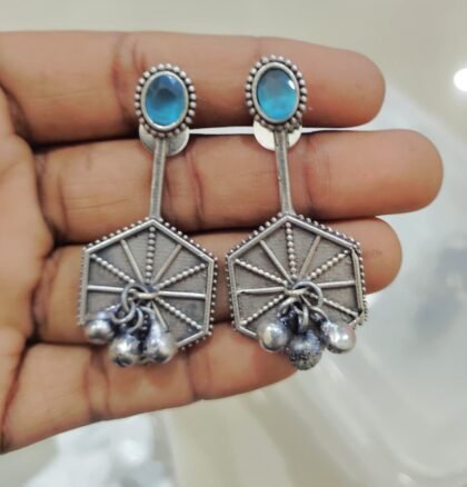 STUD SILVER EARRING STONE- LIGHT BLUE