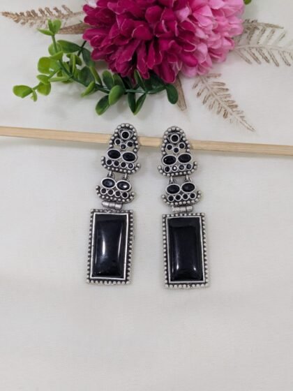 STUD STONE EARRING- BLACK